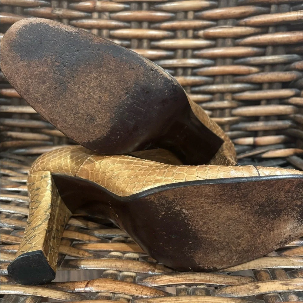 Casadei Gold Textured Heels in size 7 - Picture 9 of 13
